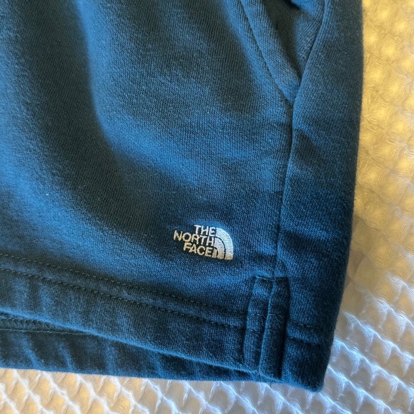 North Face fleece shorts - Picture 2 of 4
